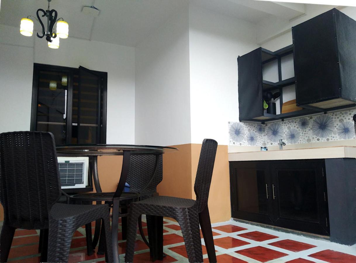 Jil'S Apartelle タガイタイ エクステリア 写真
